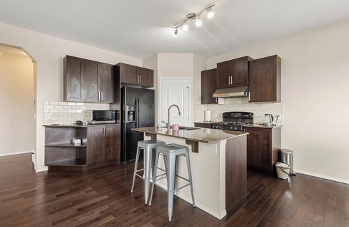 Panorama Hills House | Spacious 3-bedroom house +AC/WiFi/Garageand in NW Calgary