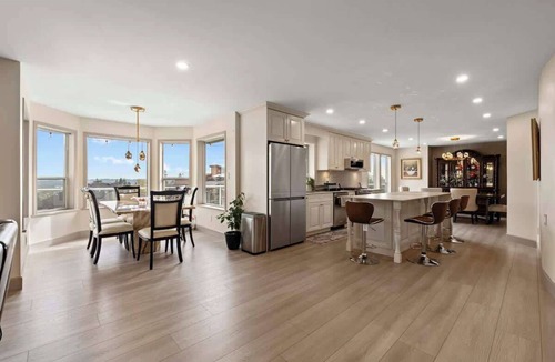 Coquitlam House | Spacious 3BR Family Home in Quiet Coquitlam