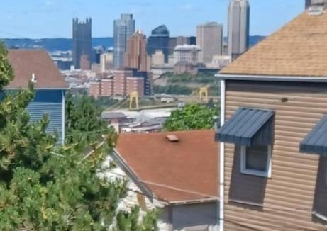 South Side Slopes House | Spacious 3BR South Side Retreat - Free Parking - Sleeps 6