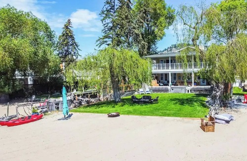 North End House | Spacious 4-bedroom home with private beach, dock, large yard, outdoor shower.
