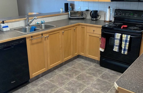 Red Deer House | Spacious 4-bedroom townhome in charming Red Deer with WiFi, AC