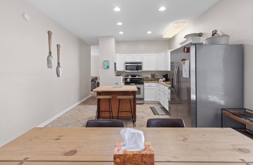 Berkeley House | Spacious 4 bedroom house with AC and WiFi in charming Williamsburg