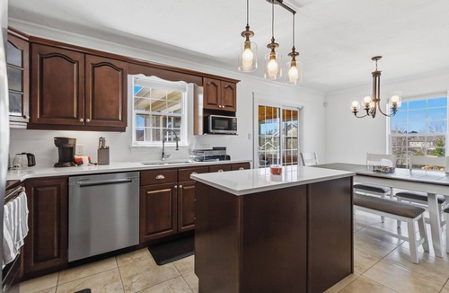 Dieppe House | Spacious 4BR Home Sleeps 10 I Game Room + Sunroom+ Veranda