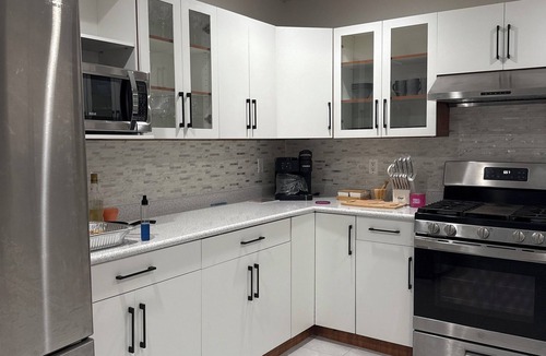 Newton House | Spacious 4BR Surrey Retreat | Ideal for Families & Groups | Fast WiFi & Parking