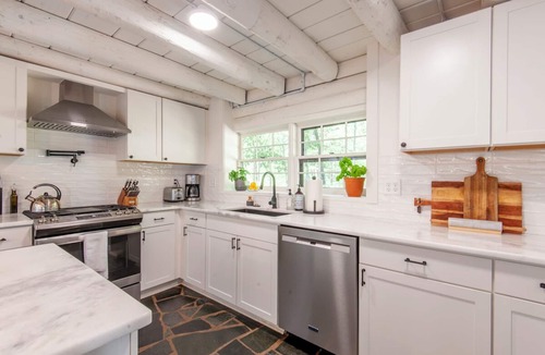 Charlottesville Cabin | Spacious 5-bedroom Cabin on 12 acres close to Wineries/Breweries/Hiking