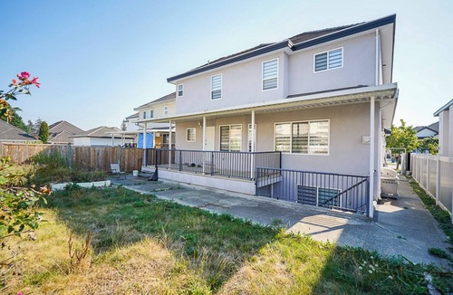 Surrey Newton House | Spacious 5-bedroom house with WiFi, AC in serene Surrey