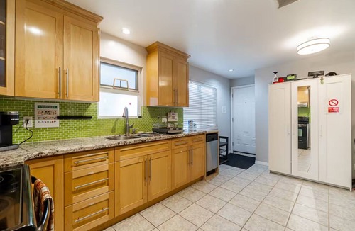 Mount Pleasant House | Spacious 6-Bedroom, 2.5-Bath Home Near Downtown w/4 Parking Spots and A/C