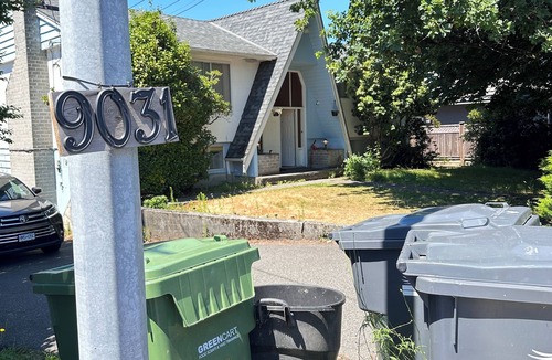 Steveston House | Spacious 8-bedroom house in gorgeous Richmond with AC