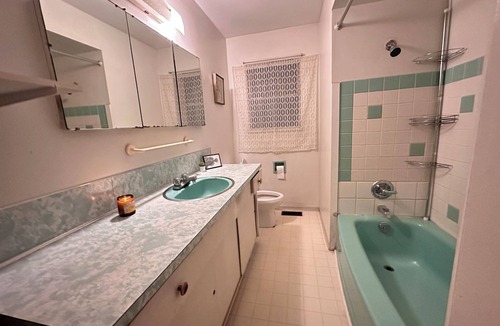Steveston House | Spacious 8-bedroom house in gorgeous Richmond with AC