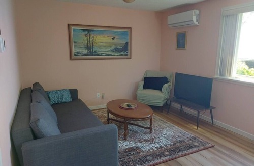 Powell River House | Spacious and bright 2 bedroom suite close to forest and hiking trails.