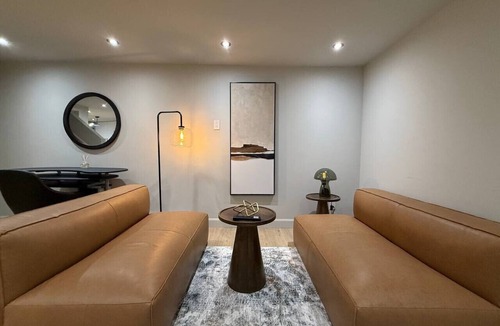 Milton Park Apartment | Spacious and Central Montreal Ap