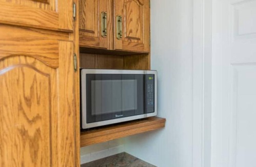 Arbutus Ridge House | Spacious & Bright 3BR + 3BTH near UBC (direct road!) & Downtown
