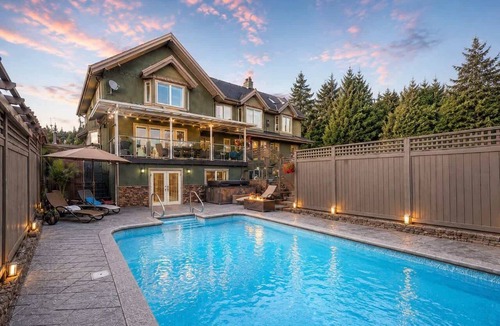 Coquitlam House | Spacious & Comfortable Villa in Coquitlam