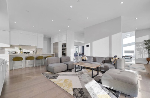 Squamish House | Spacious, comfortable family home situated in a serene location. Stunning views!