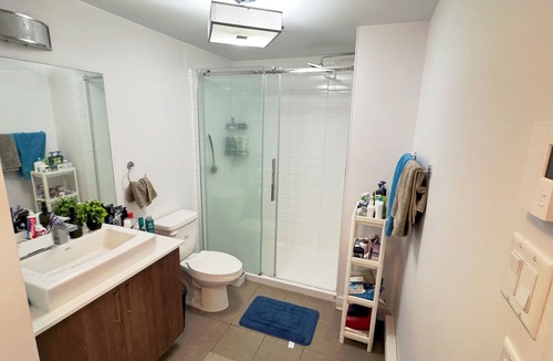 Quartier des Spectacles Condo | Spacious Downtown 1 bedroom condo with Gym, Walk to Old Port