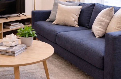 Toronto Entertainment District Apartment | Spacious Downtown Toronto 2BR for Four
