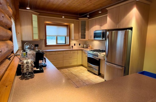 Lac La Hache Cabin | Spacious Eagle’s Nest Cabin – Lakeside Escape at Our Gathering Place