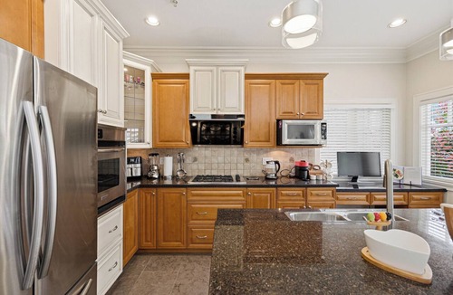 West Side House | Spacious Elegant Family Retreat | Near UBC & DT