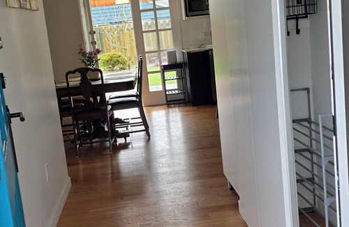 Vancouver House | Spacious Fully Furnished 3BR Home in North Vancouver Near Downtown