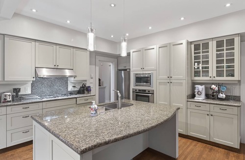 Shaughnessy House | Spacious Heritage Home in Prestigious Shaughnessy 10m to Dt