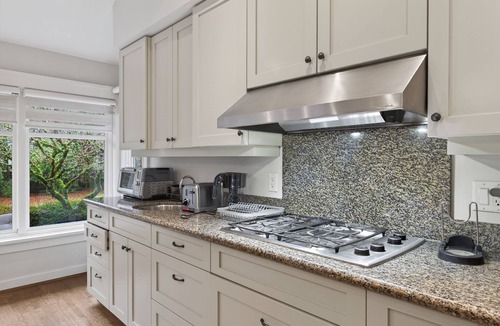 Shaughnessy House | Spacious Heritage Home in Prestigious Shaughnessy 10m to Dt