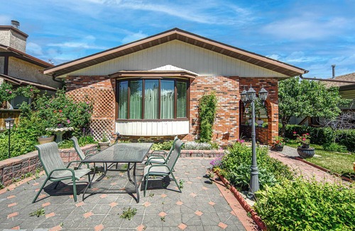 Northwest Calgary House | Spacious Home Near Stampede & Downtown Fully Fenced Yard Double Garage Pet OK