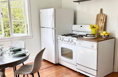 Kitsilano House | Spacious Kitsilano 2BR - Walk to Beach + Trendy Shops + Heritage Infused