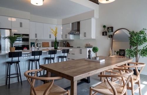 Severn House | Spacious Modern Orillia Family Retreat- Hot Tub