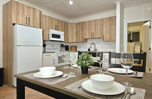 Okanagan-Similkameen Apartment | Spacious modern suite above Dale Meadows