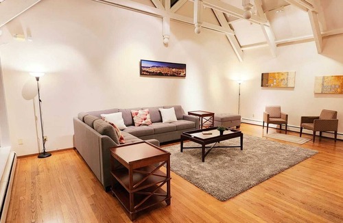 Kerrisdale House | Spacious Oasis for Groups: 9 Beds, 7 Bathrooms-Your Perfect Home Away from Home