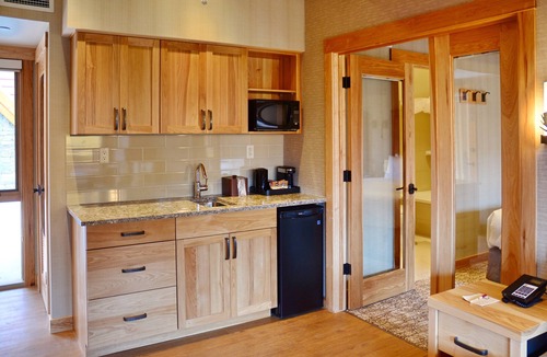 Banff Condo | Spacious Rockies Getaway | Hot Pools access!