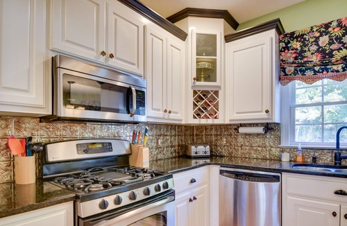 Smithfield House | Spacious Smithfield Home w/ Screened Porch & Yard!