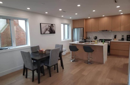 Renfrew-Collingwood Condo | Spacious Sophistication: 2-Bedroom Townhouse