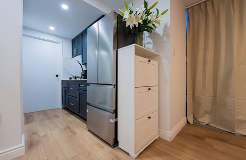 Cote-Des-Neiges—Notre-Dame-De-Grace Condo | Spacious Studio for 4 | Full Kitchen + Laundry