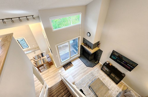 Panorama Apartment | Spacious Toby Creek loft with river and mountain views