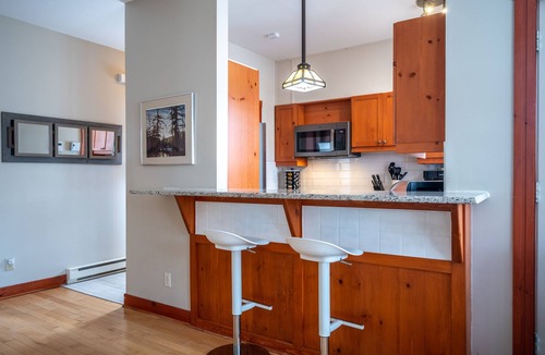 Mont-Tremblant Condo | Spacious Tremblant Condo - Pools & Hot Tubs, Steps to Ski/Golf/Bike/Hike - 8 ppl