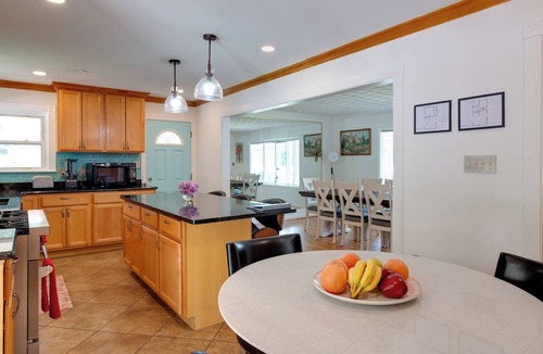 Oxon Hill-Glassmanor House | Spacious Yard & Fire Pit! 6 Mi to National Harbor