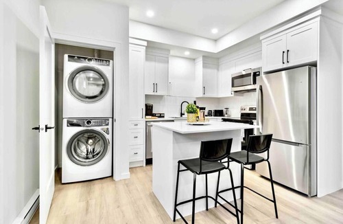 Willoughby Apartment | Sparsh Villas - Luxurious & Stylish 2BR P/Suite