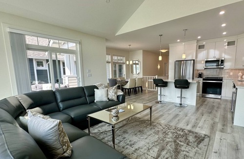 Okanagan-Similkameen House | Spectacular 5 bedroom LAKEFRONT Home in “The Cottages on Osoyoos Lake”