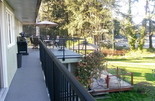 Heriot Bay House | Spectacular beach front property with stunning view of coastal mountains.