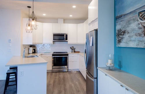 Comox House | Spectacular Waterfront Suite in the Heart of Comox