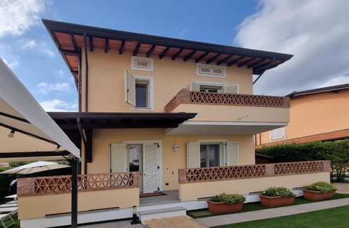 Pietrasanta Villa | Splendid Villa in Pietrasanta, top location in Versilia