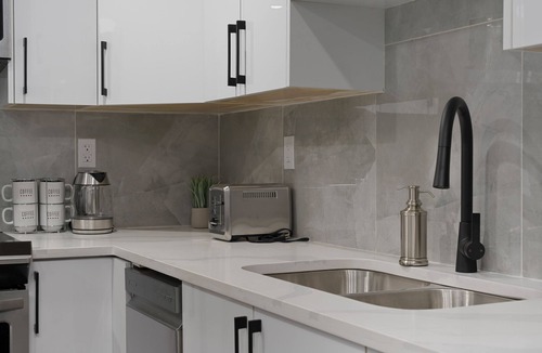 St. Albert House | St. Albert Luxury New 2BR/2BA Basement Private Entrance Pet-Friendly