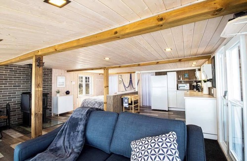 Grondines Cottage | St. Lawrence River, BBQ, Hot Tub & Fire Pit