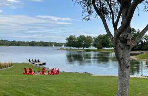 South Stormont House | St Lawrence Waterfront Home