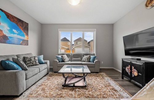 Calgary House | Stay Cool! -Modern 3BR Home Near YYC with New Central AC
