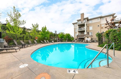 Quail Ridge Condo | Stay Worry Free! Come Golf, Wine Tour & Ski! 4 Beds 2 Bath Condo w/Gym and Pool!