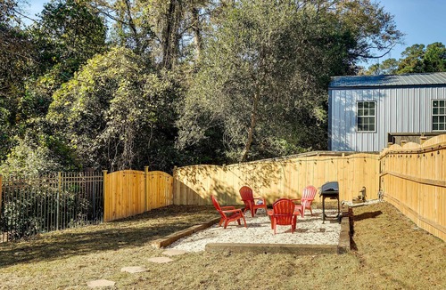 Rosewood House | Step-Free Home w/Fire Pit - 3 Miles to USC!
