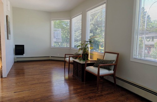 Connaught House | Steps to 17th Ave/Huge 7 bedrooms/6 bath house Near DT