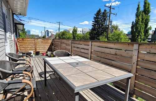 Connaught House | Steps to 17th Ave/Huge 7 bedrooms/6 bath house Near DT